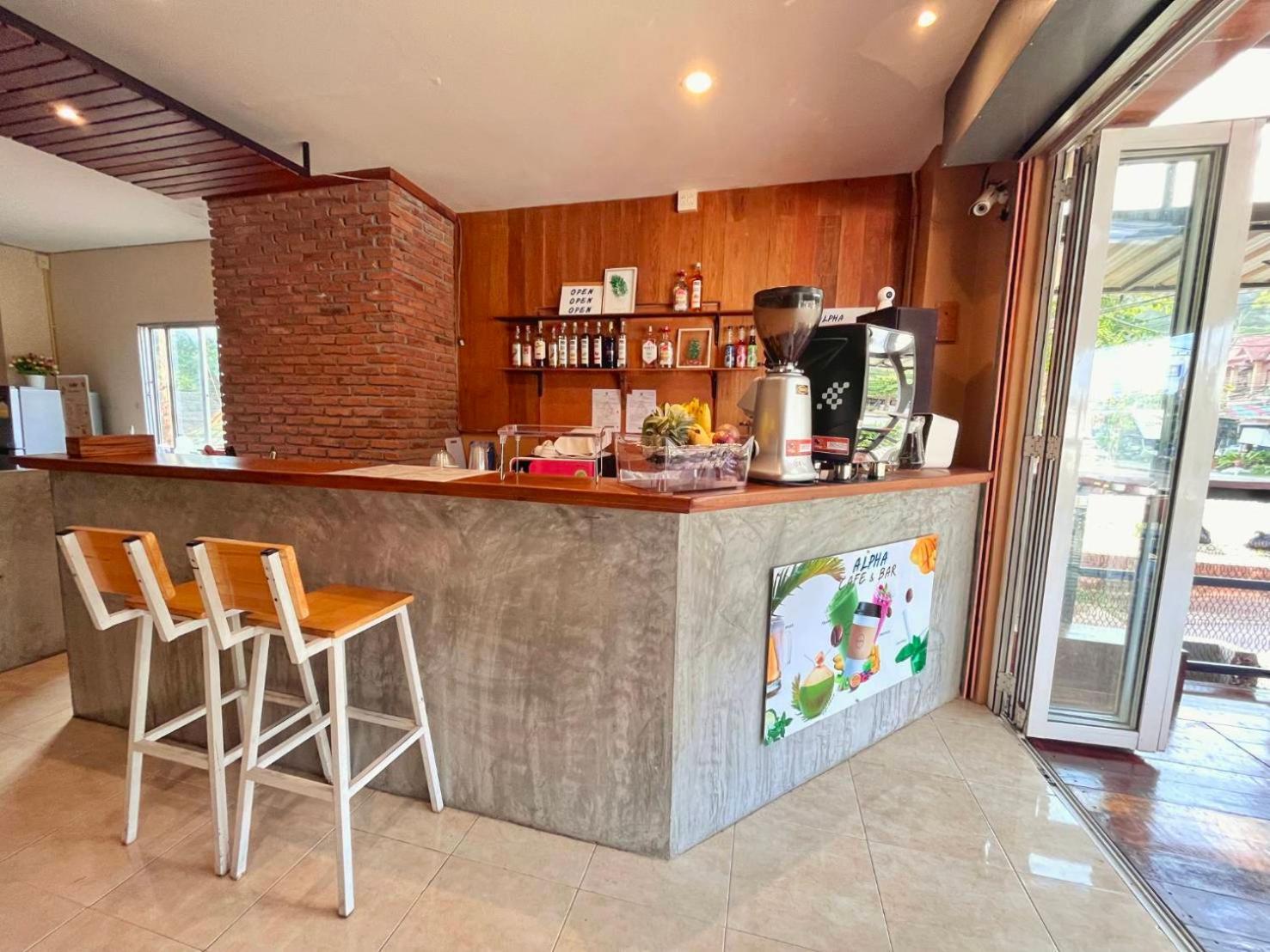 Alpha Hostel Cafe&Bar Ban Khlong Yai Exterior photo